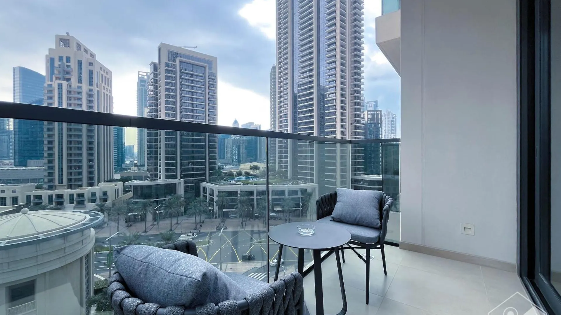 Luxurious 1B With Breathtaking Views Downtown Apartment Dubai